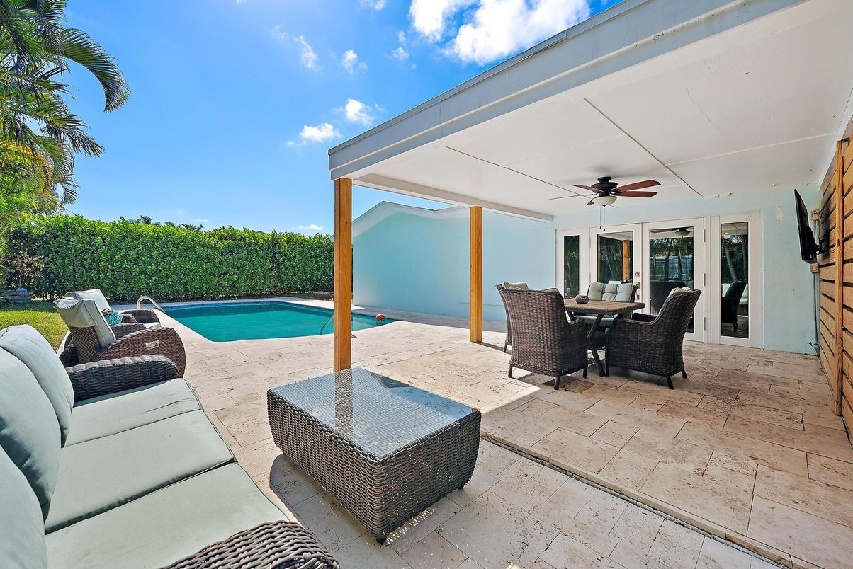 Exterior, Pool