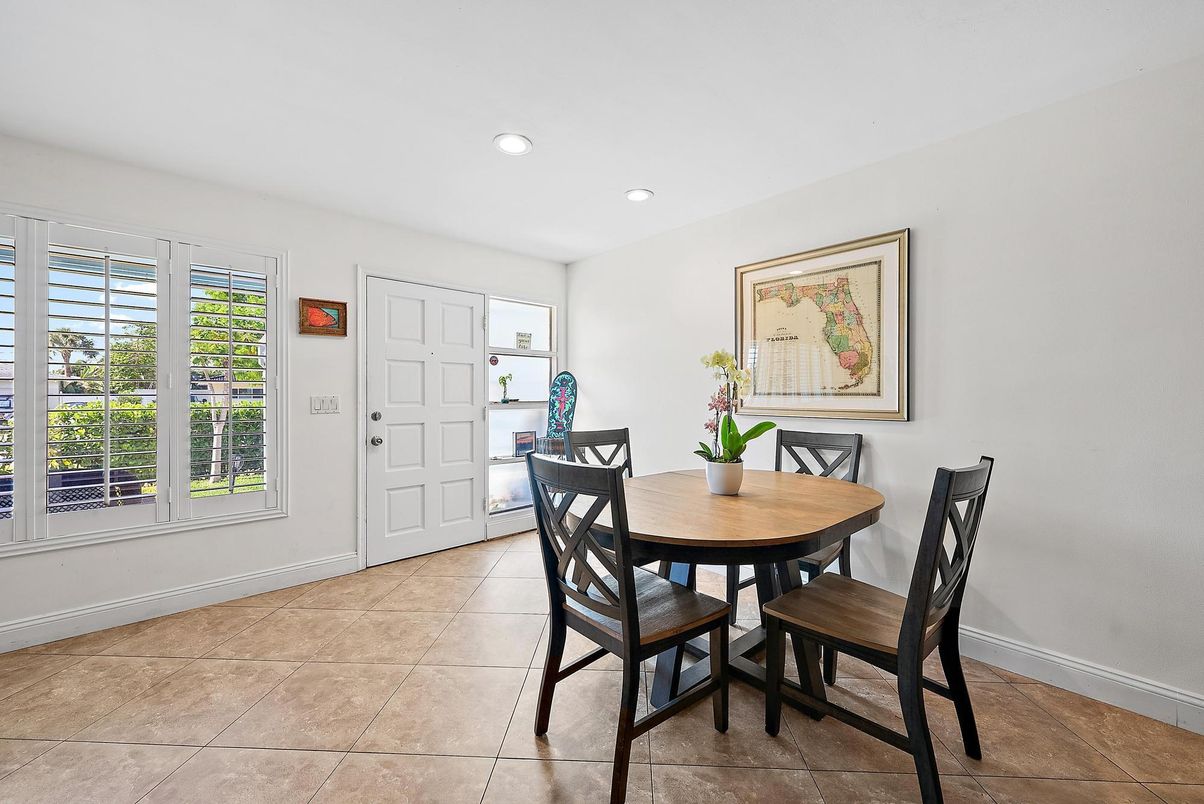 Dining room, Interior, Recessed Lighting