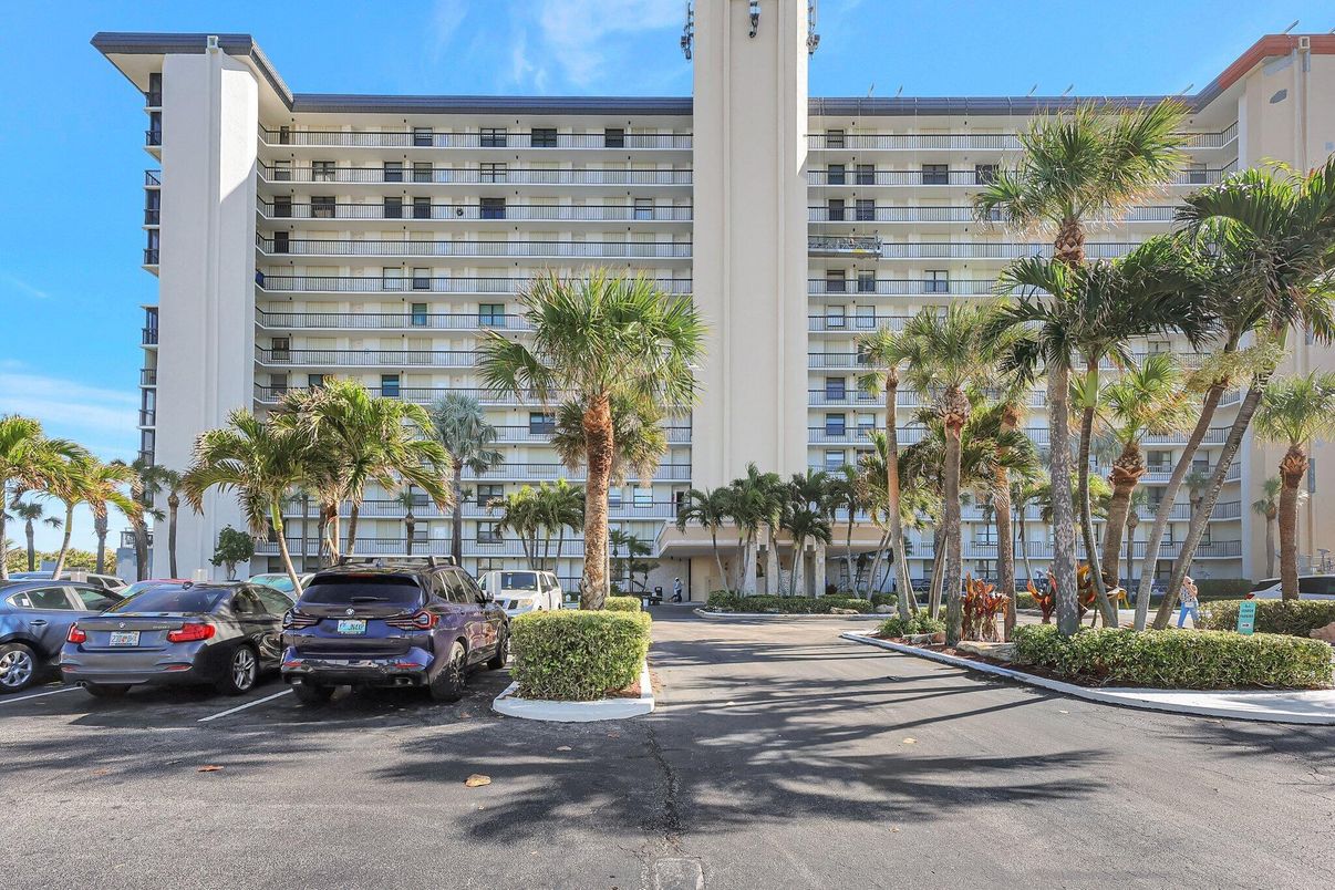 Exterior, Facade, Condo Building