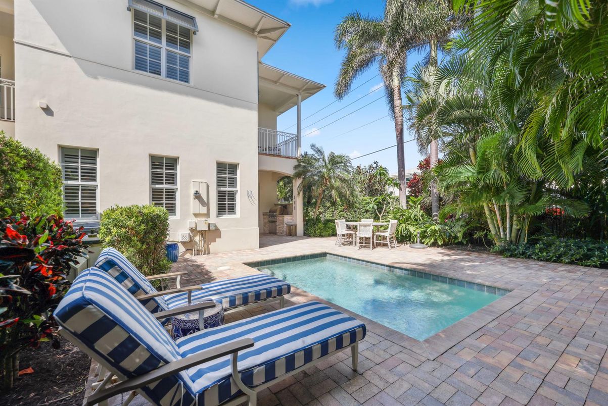 Exterior, Pool