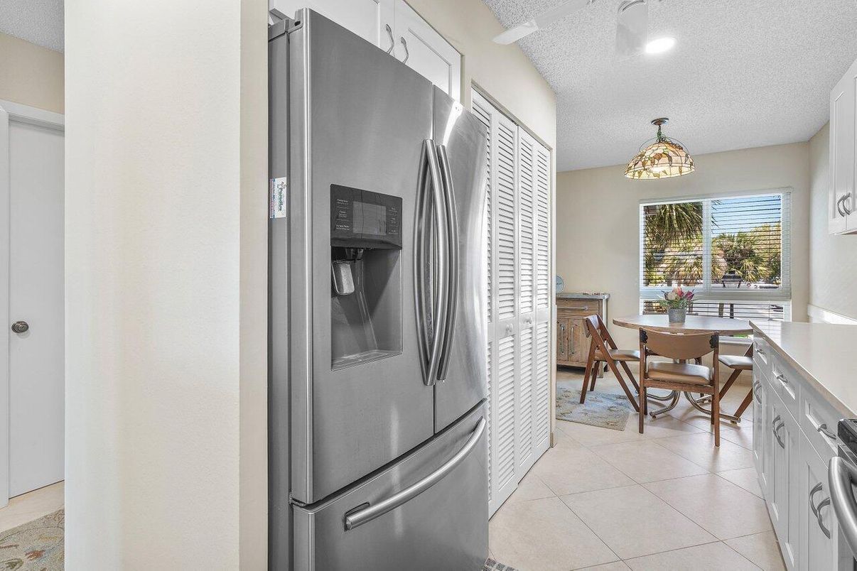 Dining room, Interior, Kitchen, Recessed Lighting