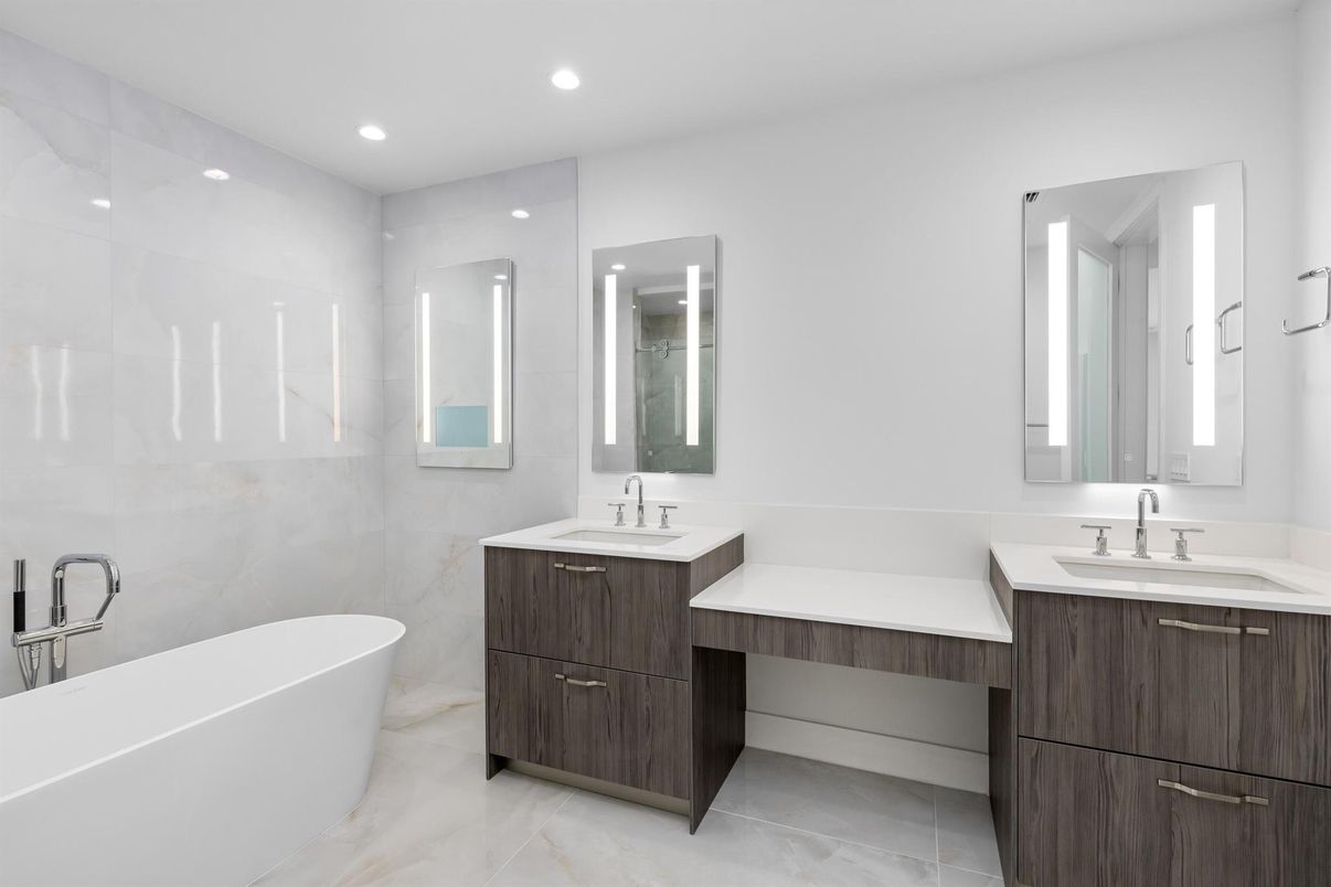 Bathroom, Dual Sink Vanities, Free Standing Baths, Interior, Recessed Lighting