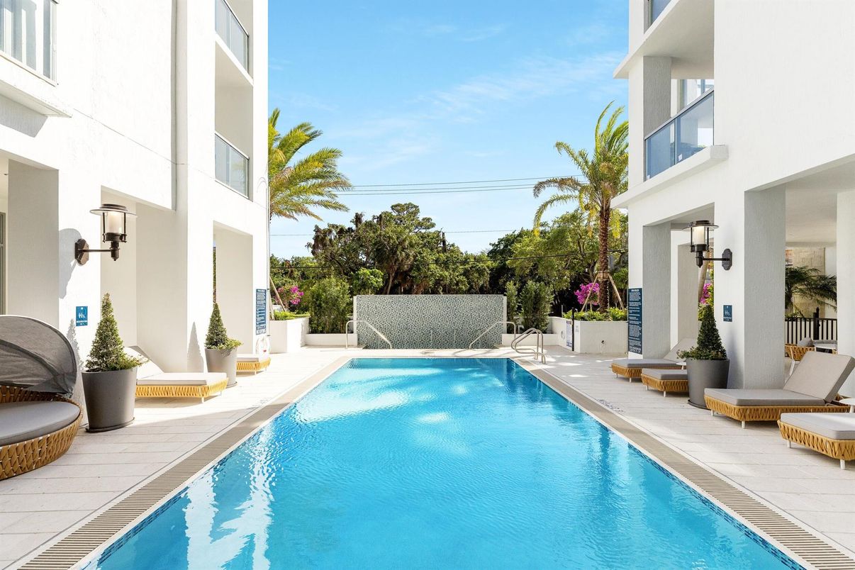 Exterior, Pool