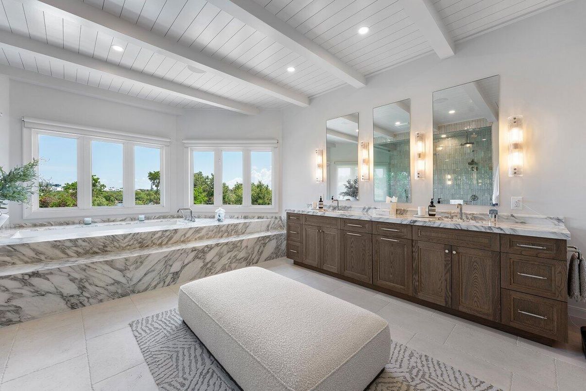 Bathroom, Dual Sink Vanities, Interior, Recessed Lighting