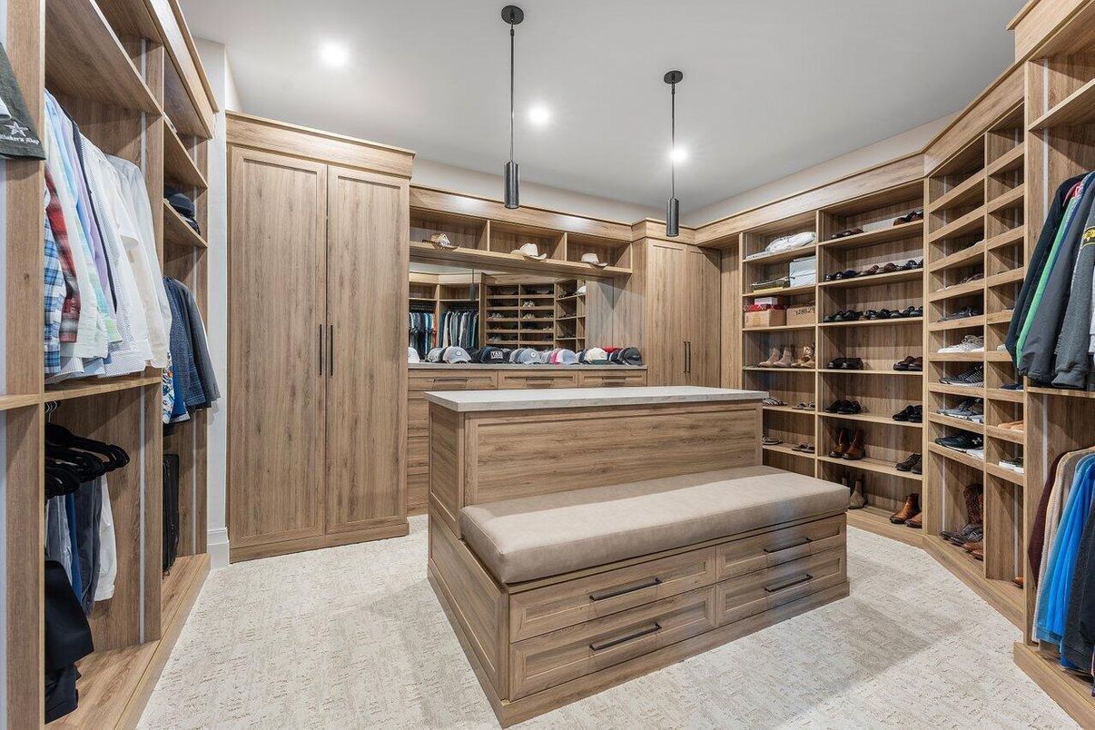 Interior, Recessed Lighting, Walk-in Closets