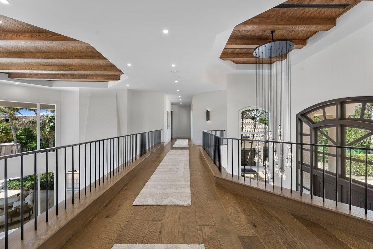 Interior, Pendant Lights, Recessed Lighting, Wooden Beams, Wooden Ceilings, Wood Texture Flooring