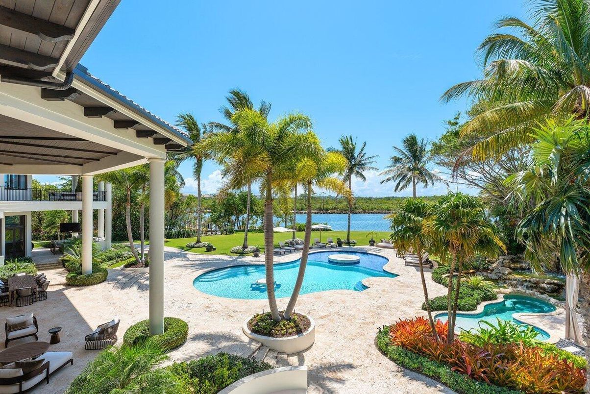 Exterior, Pool, Water