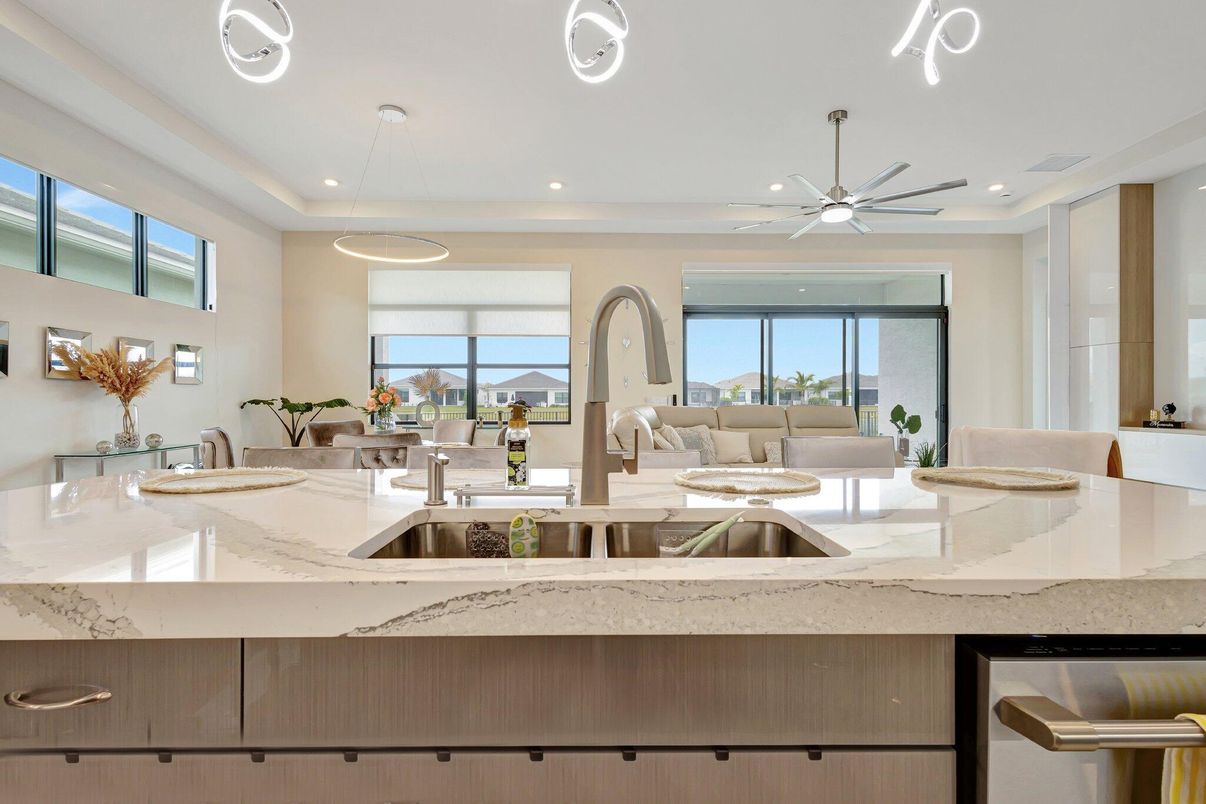 Dining room, Interior, Living room, Pendant Lights, Recessed Lighting