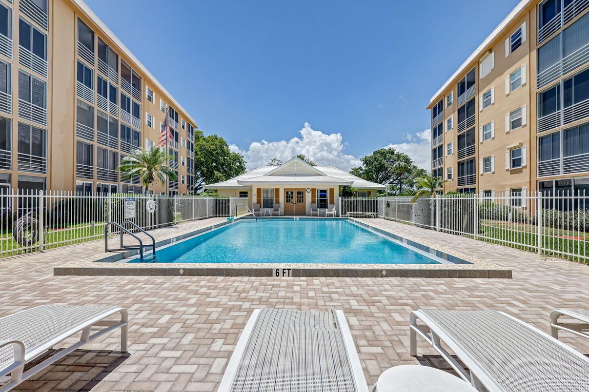 Exterior, Pool