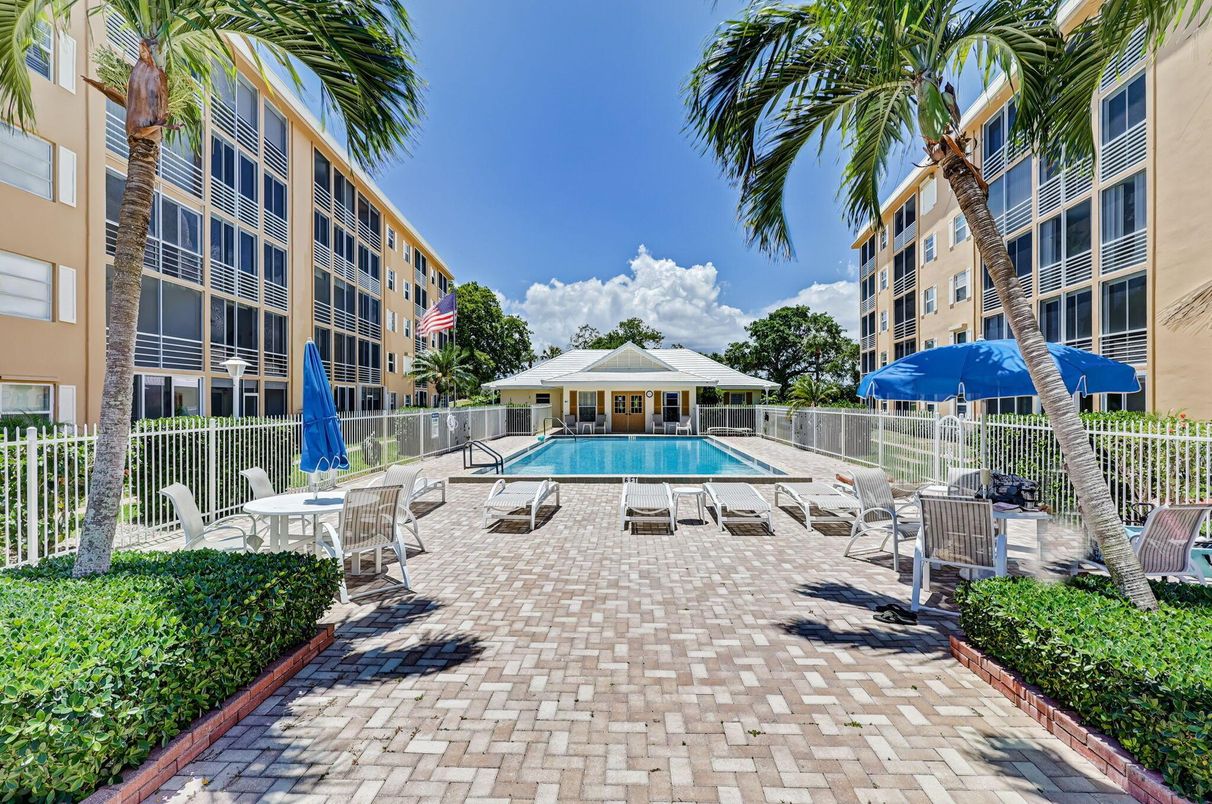 Exterior, Pool