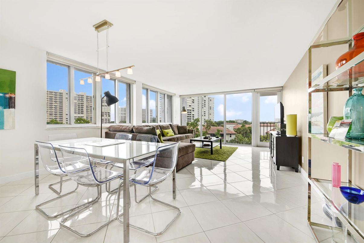 Dining room, Interior, Living room, Pendant Lights