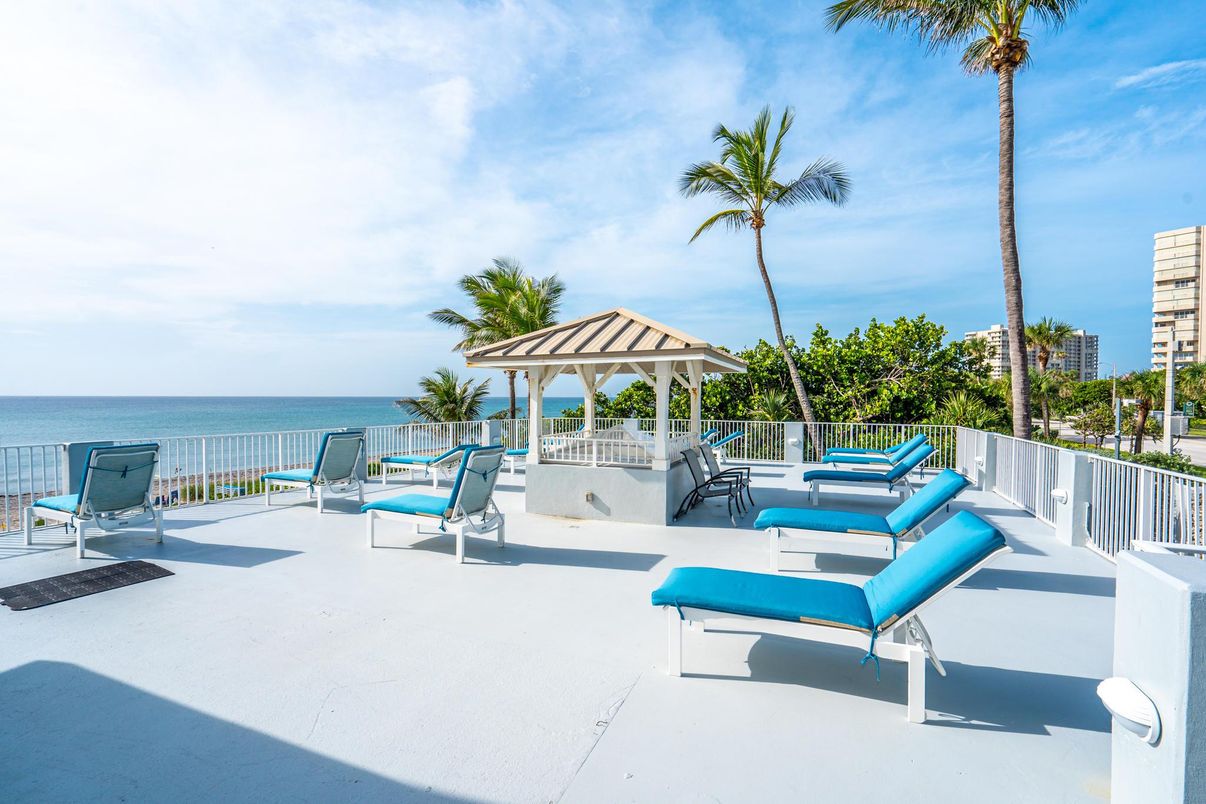 Exterior, Pool, Water