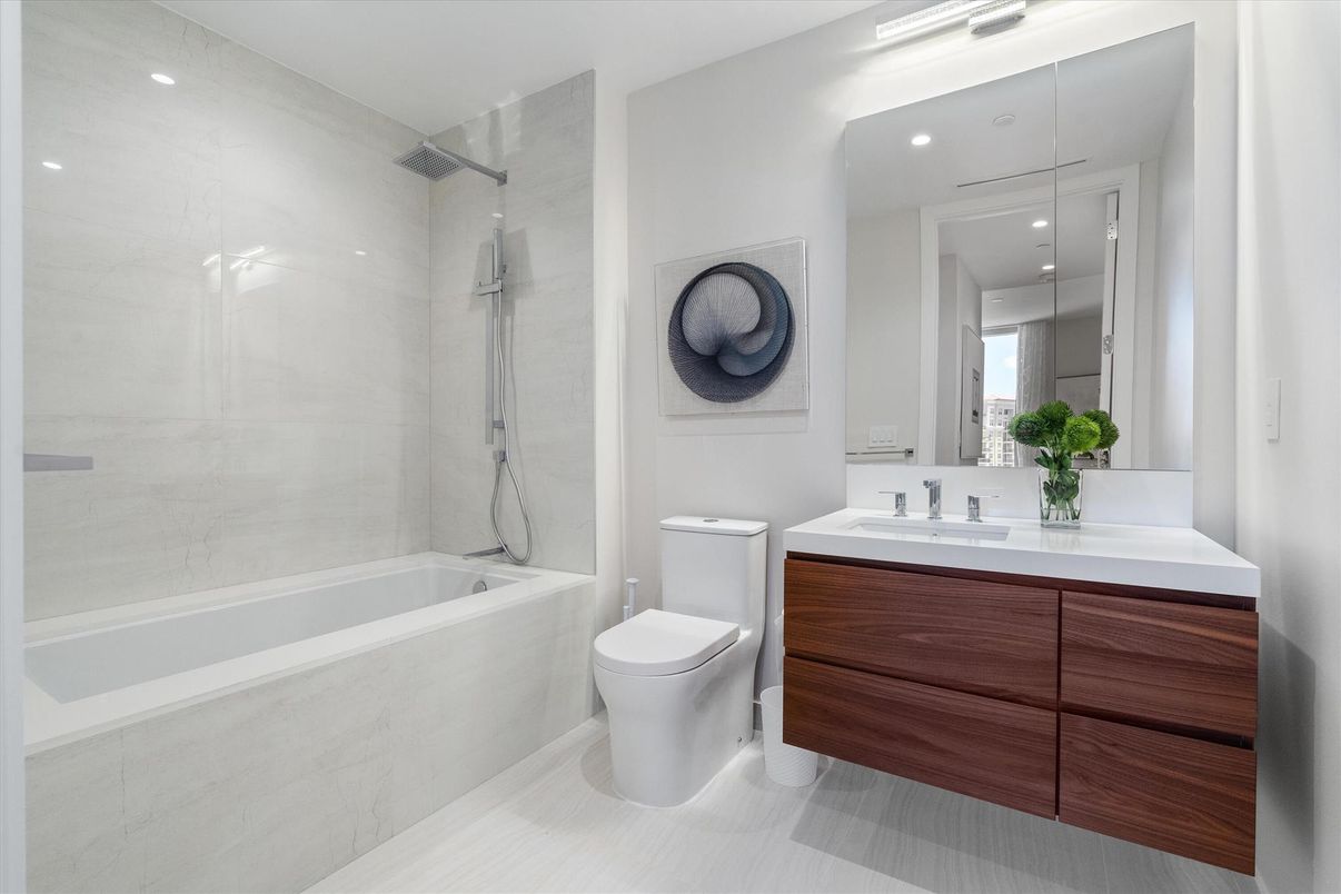 Bathroom, Interior, Recessed Lighting