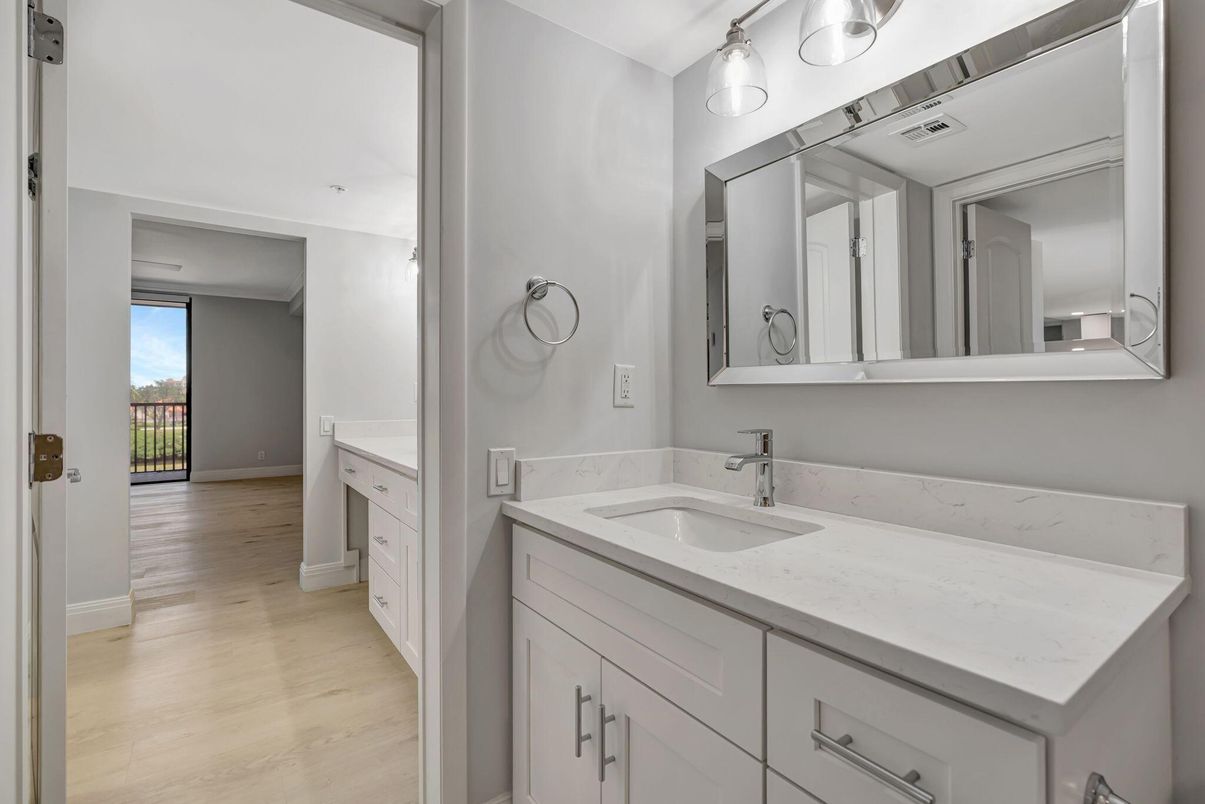 Bathroom, Dual Sink Vanities, Interior, Wood Texture Flooring