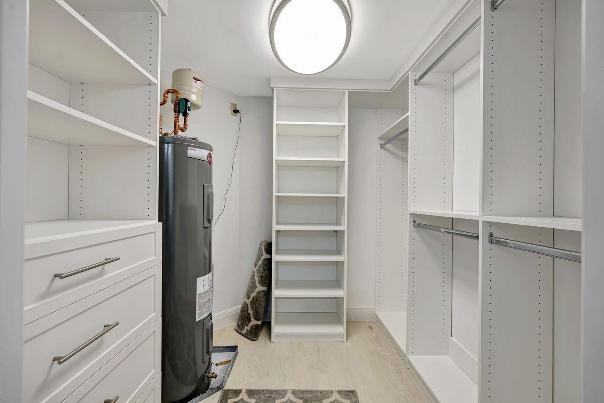 Interior, Walk-in Closets, Wood Texture Flooring