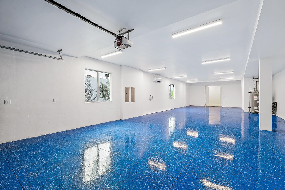 Garage, Interior