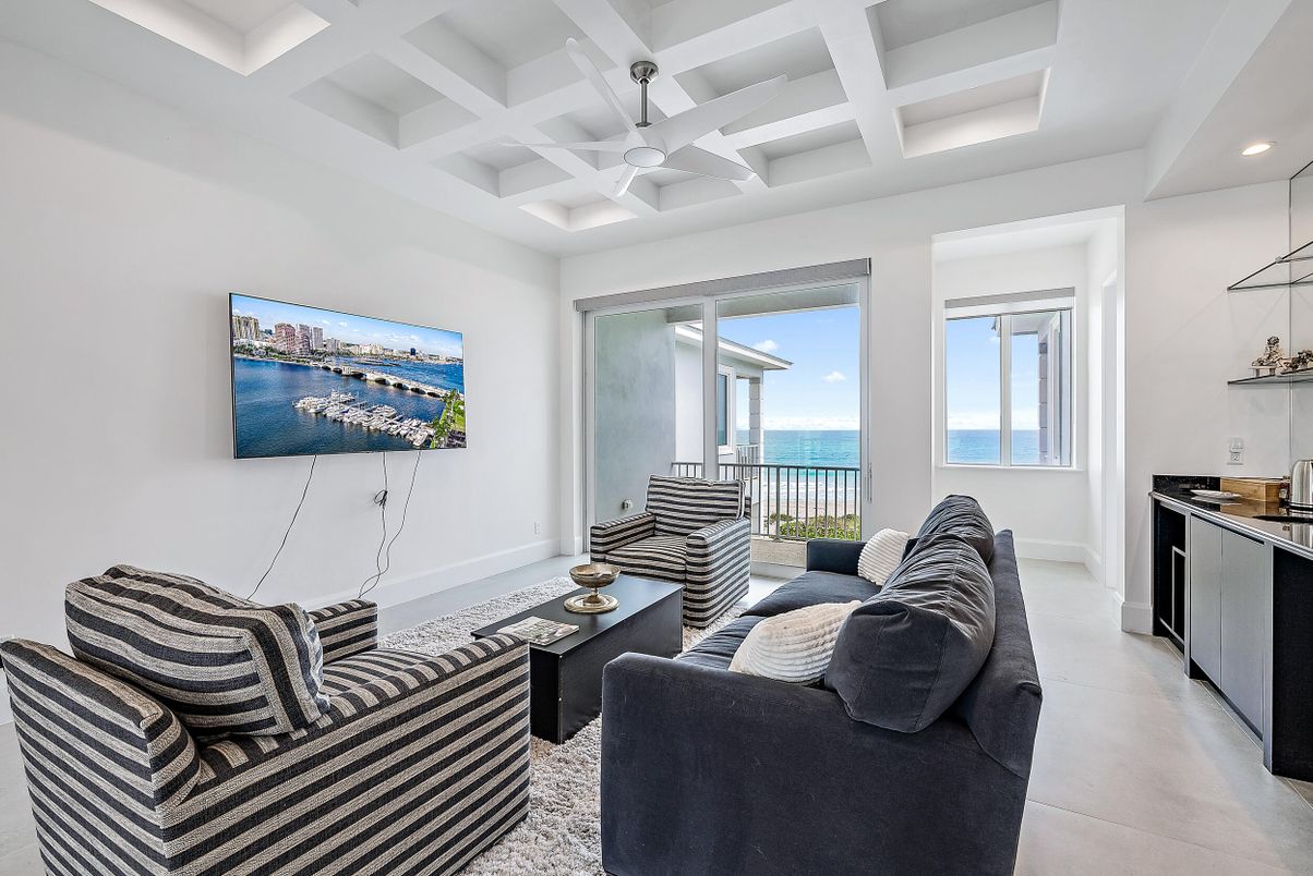 Interior, Living room, Recessed Lighting, Water