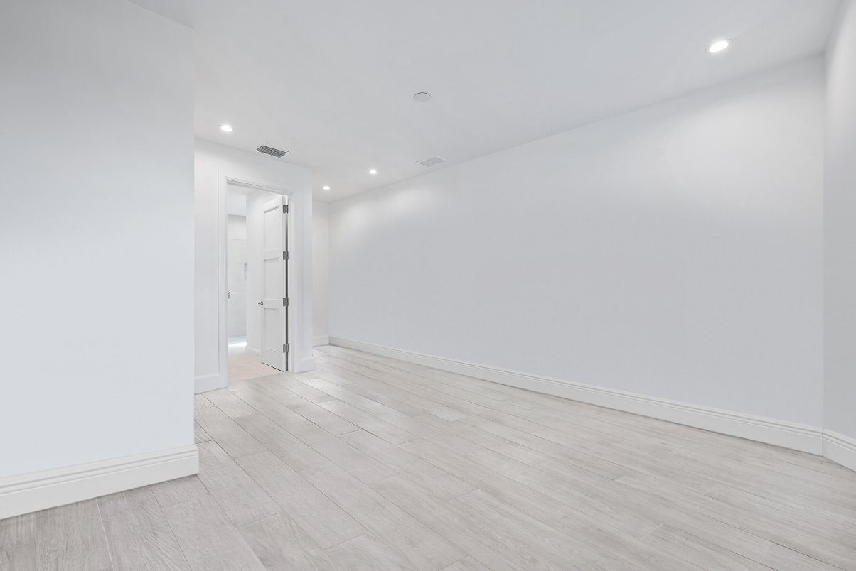 Empty room, Interior, Recessed Lighting, Wood Texture Flooring