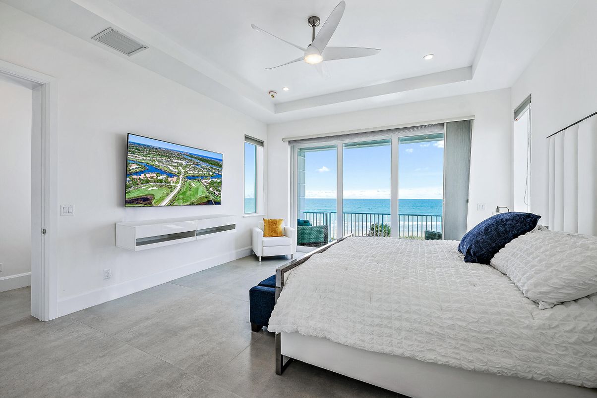 Bedroom, Interior, Recessed Lighting, Water