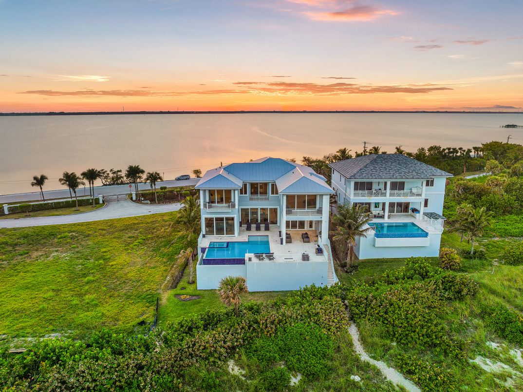 Exterior, Pool, Water