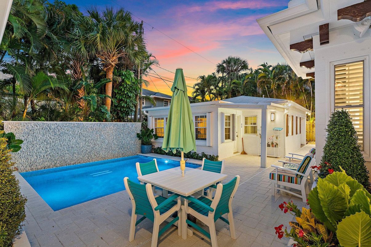 Exterior, Pool