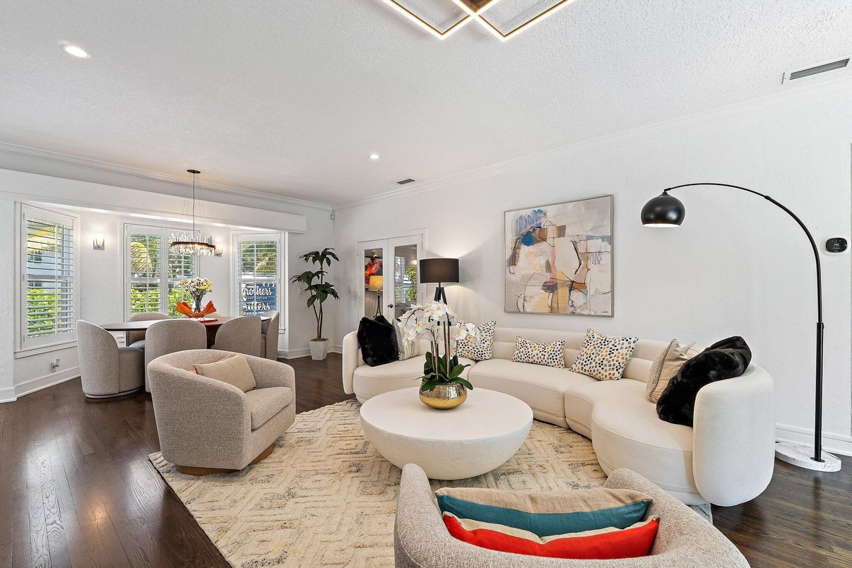 Dining room, Interior, Living room, Pendant Lights, Recessed Lighting, Wood Texture Flooring