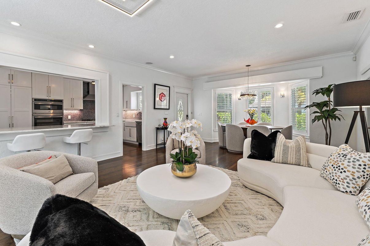Dining room, Interior, Kitchen, Living room, Pendant Lights, Recessed Lighting, Stainless Steel Appliances, Wood Texture Flooring