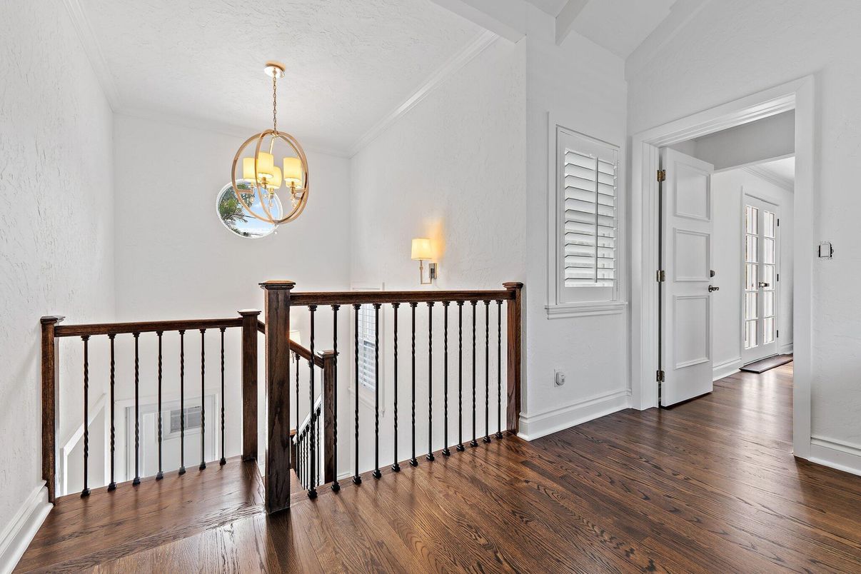 Interior, Pendant Lights, Wood Texture Flooring