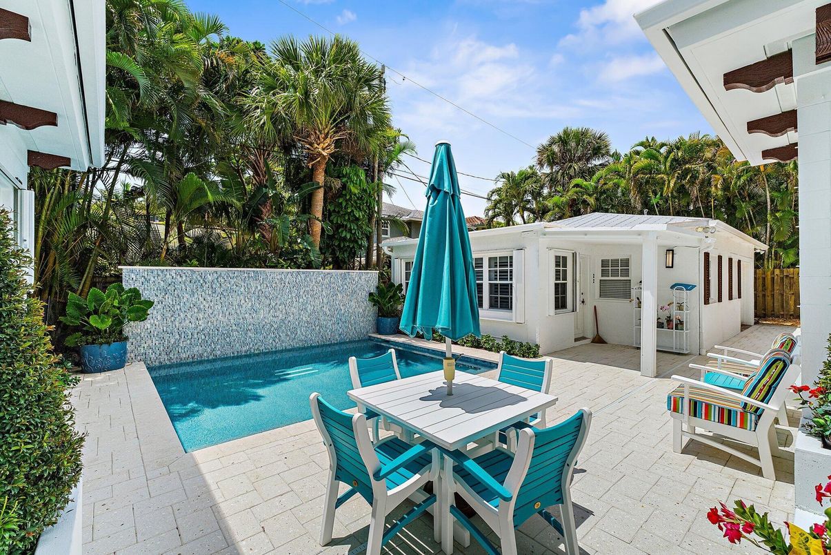 Exterior, Pool