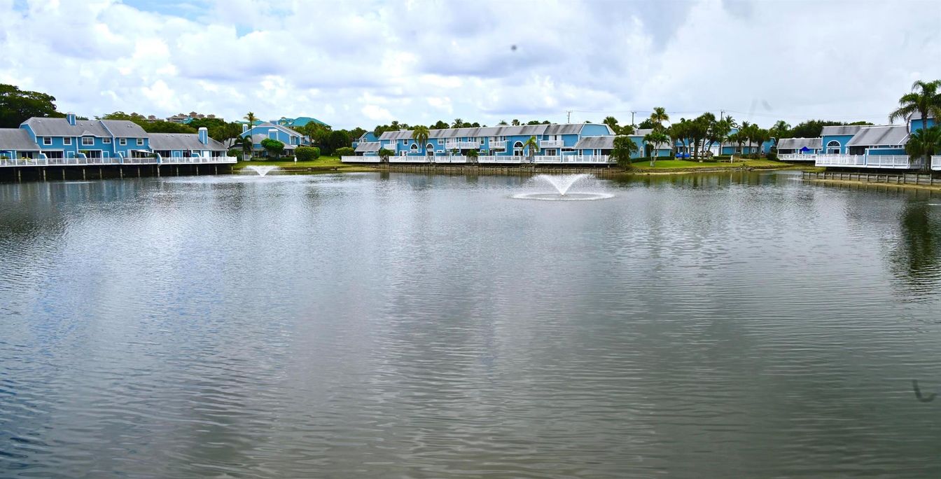 Exterior, Lake