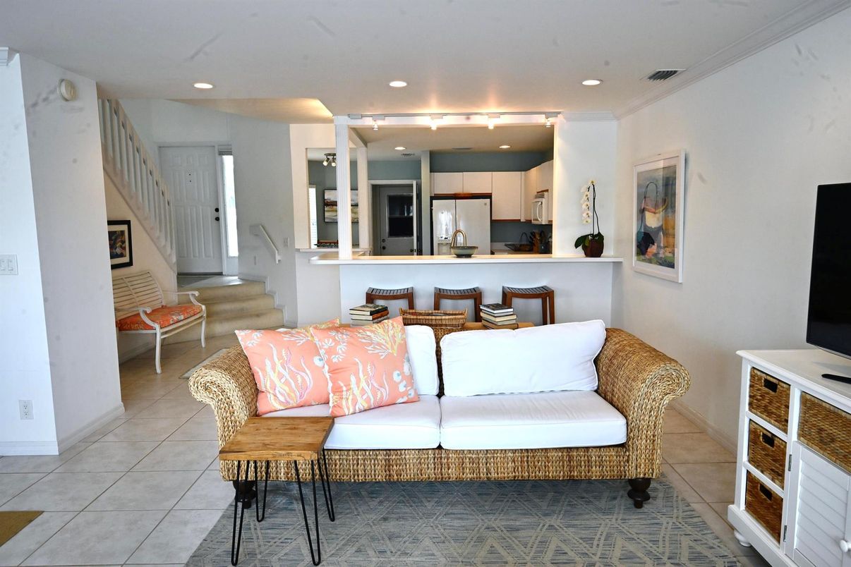 Interior, Kitchen, Living room, Recessed Lighting, Stainless Steel Appliances