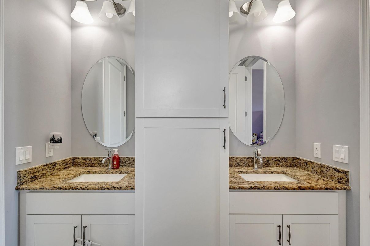 Bathroom, Dual Sink Vanities, Interior