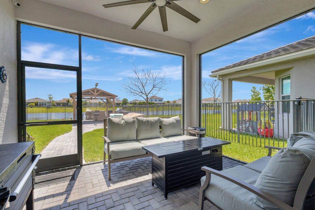 Interior, Sun Room, Water