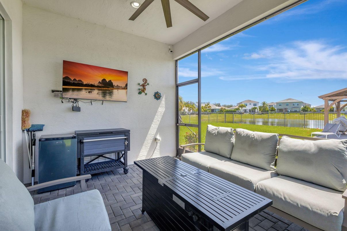 Interior, Living room, Sun Room, Water