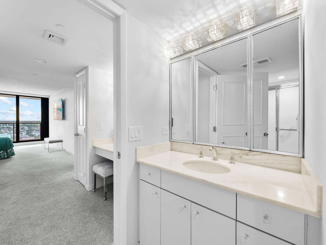 Bathroom, Interior, Recessed Lighting