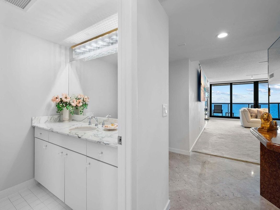Bathroom, Interior, Recessed Lighting, Water