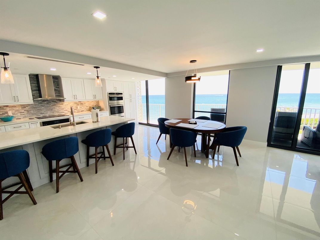 Dining room, Interior, Kitchen, Pendant Lights, Recessed Lighting, Stainless Steel Appliances, Water