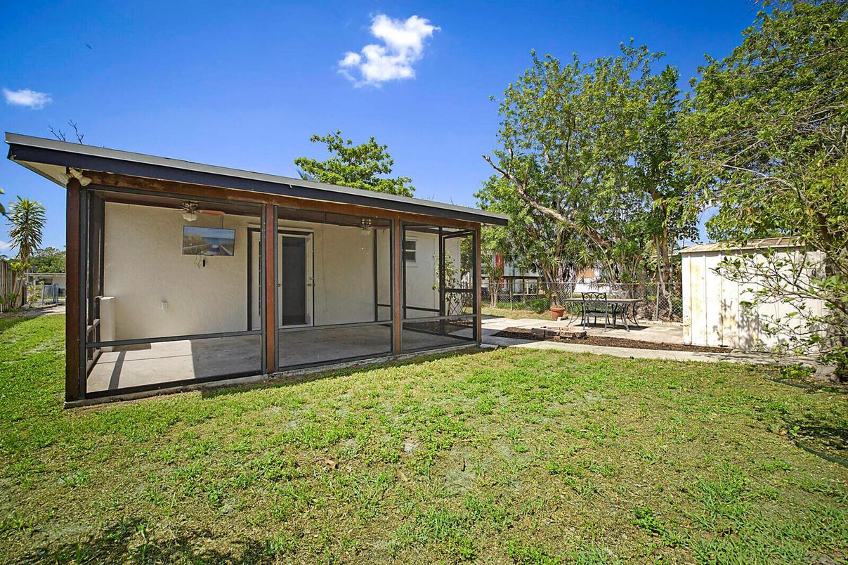 Backyard, Exterior