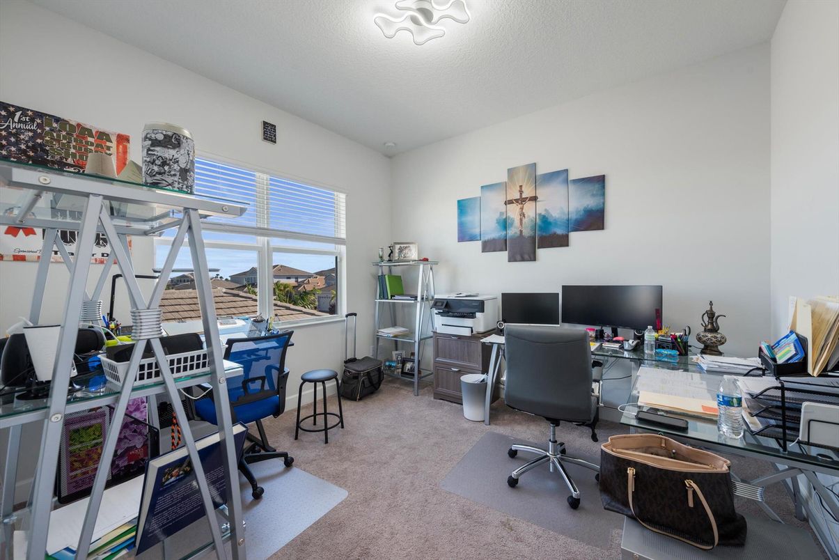Home Office, Interior