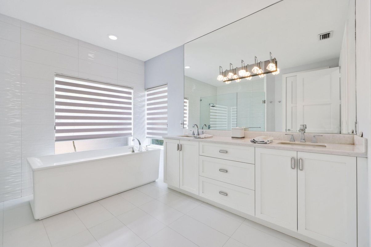 Bathroom, Dual Sink Vanities, Interior, Recessed Lighting