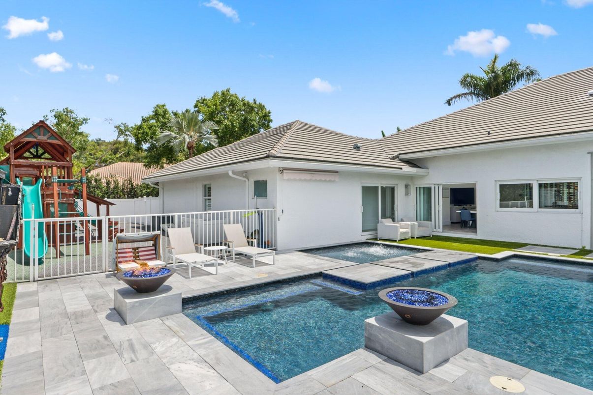 Exterior, Playground, Pool
