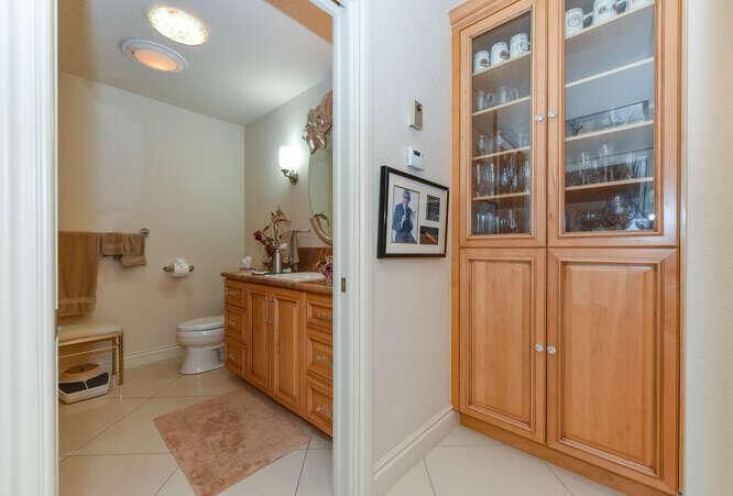 Bathroom, Interior, Recessed Lighting