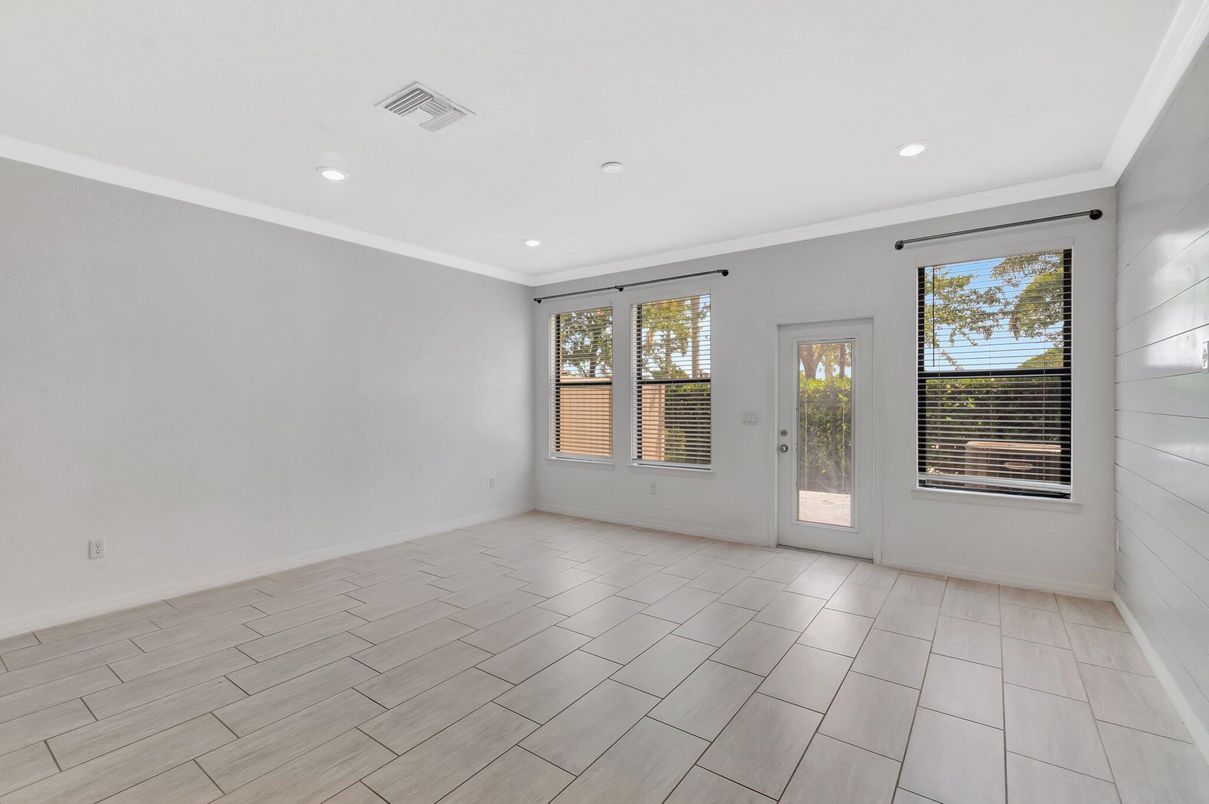 Empty room, Interior, Recessed Lighting