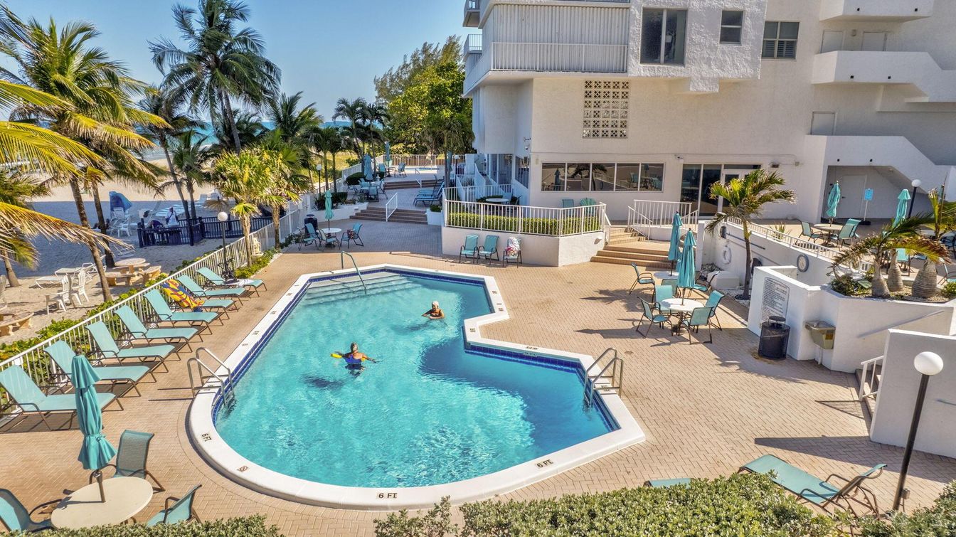 Exterior, Pool