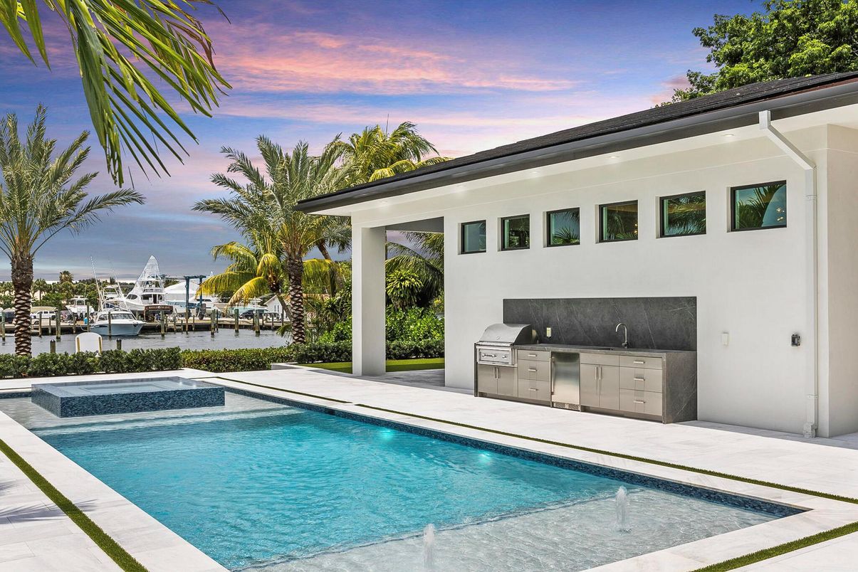 Exterior, Pool, Water