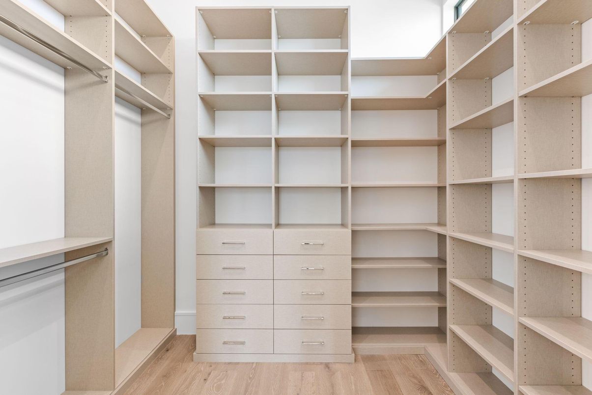 Interior, Walk-in Closets, Wood Texture Flooring