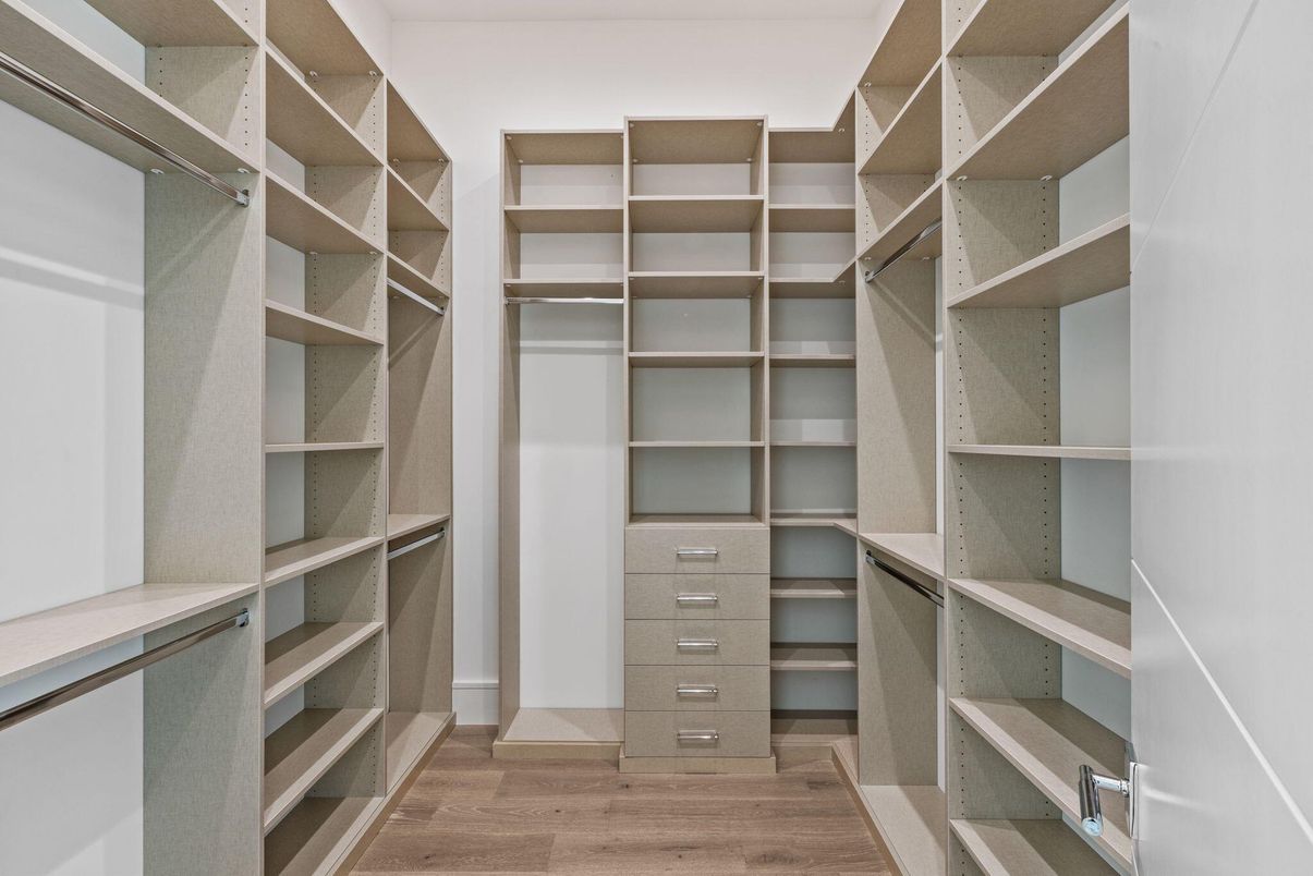 Interior, Walk-in Closets, Wood Texture Flooring