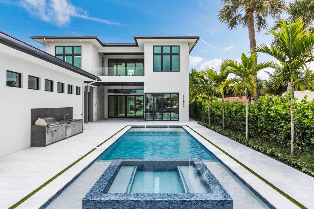 Exterior, Pool