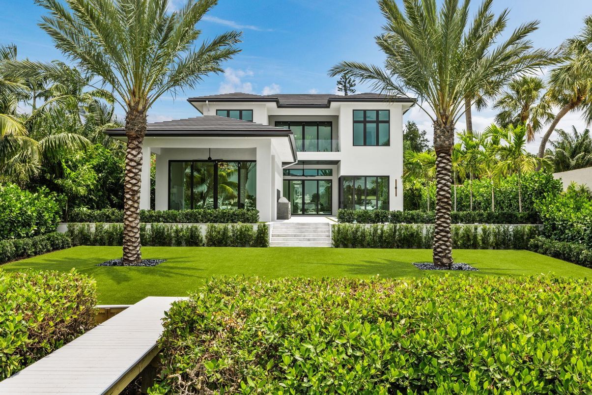 Backyard, Exterior, Facade, Modern