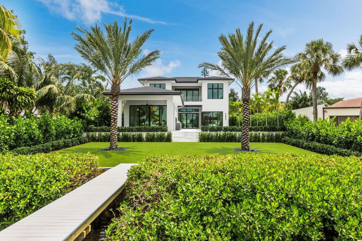 Backyard, Exterior, Facade, Modern